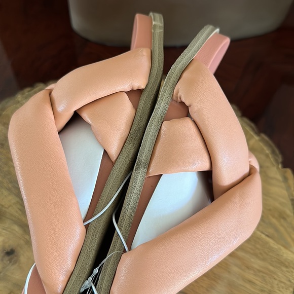 Universal Thread *NWT* Women’s Cosette Sandals in Coral - Picture 8 of 10